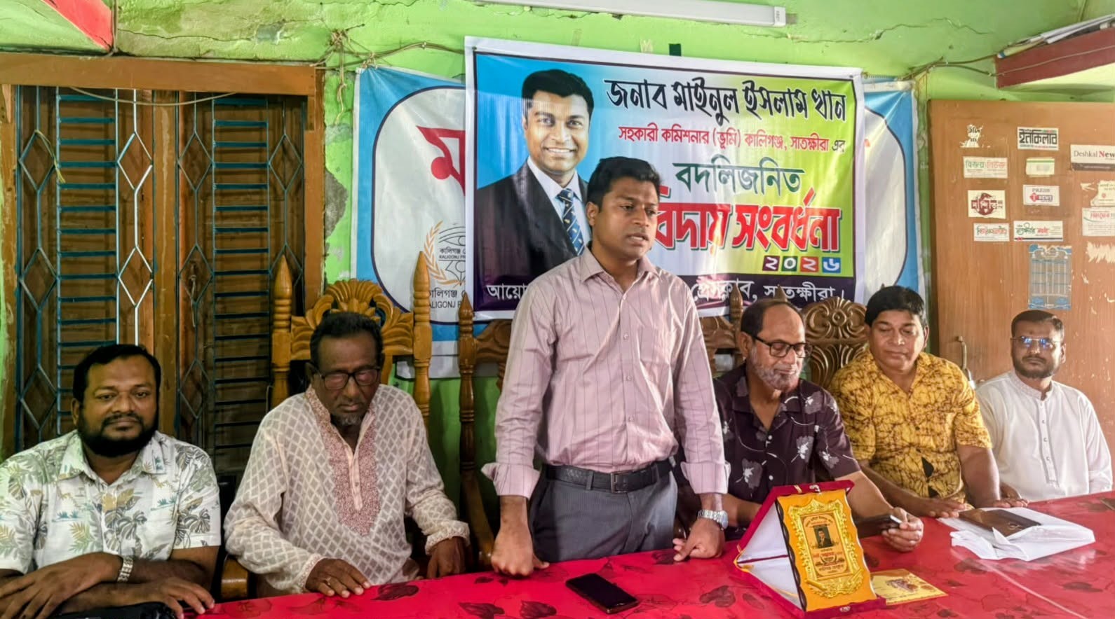 সহকারী কমিশনার মাইনুল ইসলাম খানকে কালিগঞ্জ প্রেসক্লাবে সংবর্ধনা প্রদান